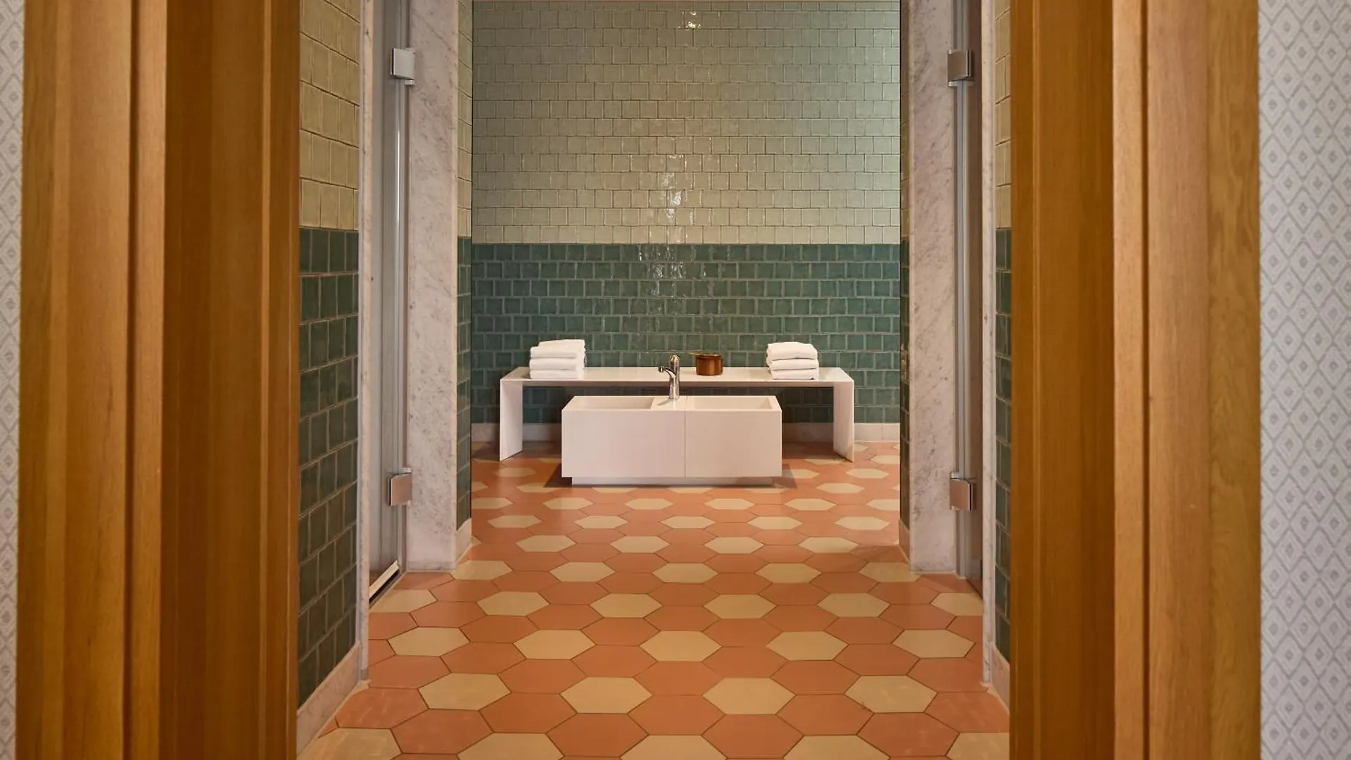 The July - Boat & Co Hotell Amsterdam