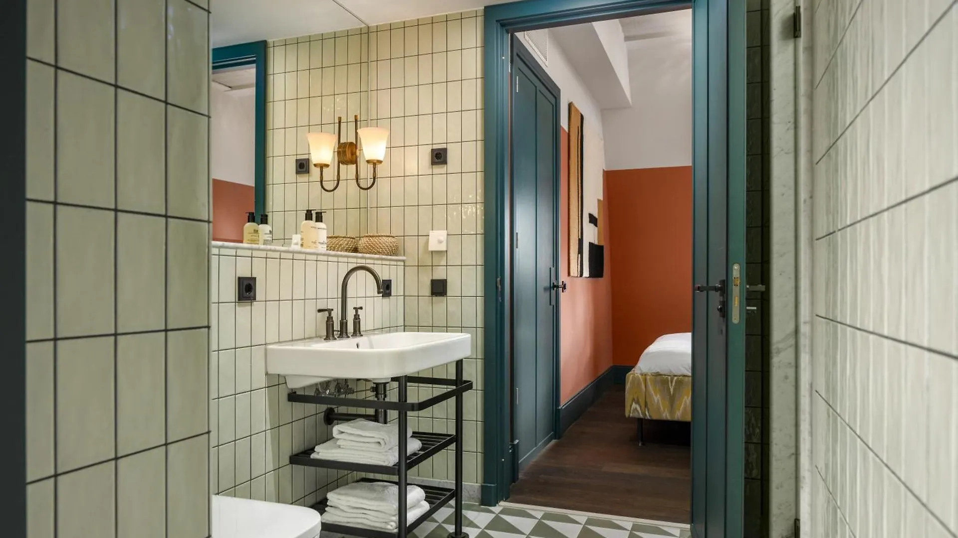 The July - Boat & Co Hotell Amsterdam