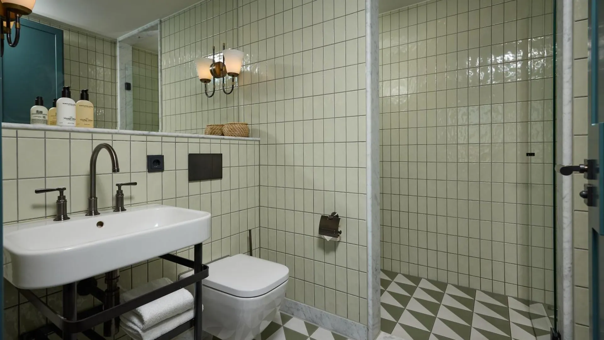 The July - Boat & Co Hotel Amsterdam