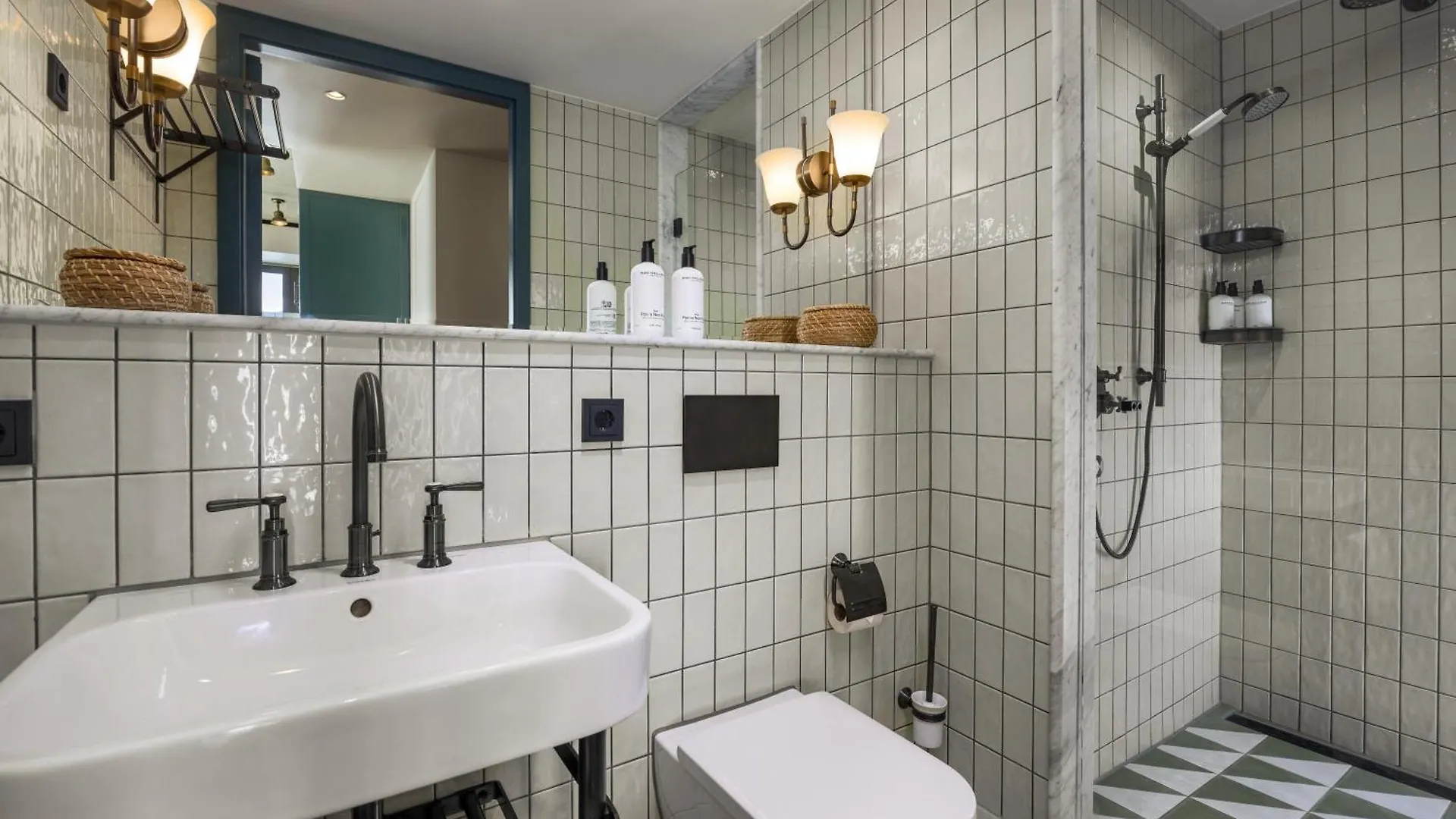 The July - Boat & Co Hotel Amsterdam 4*,