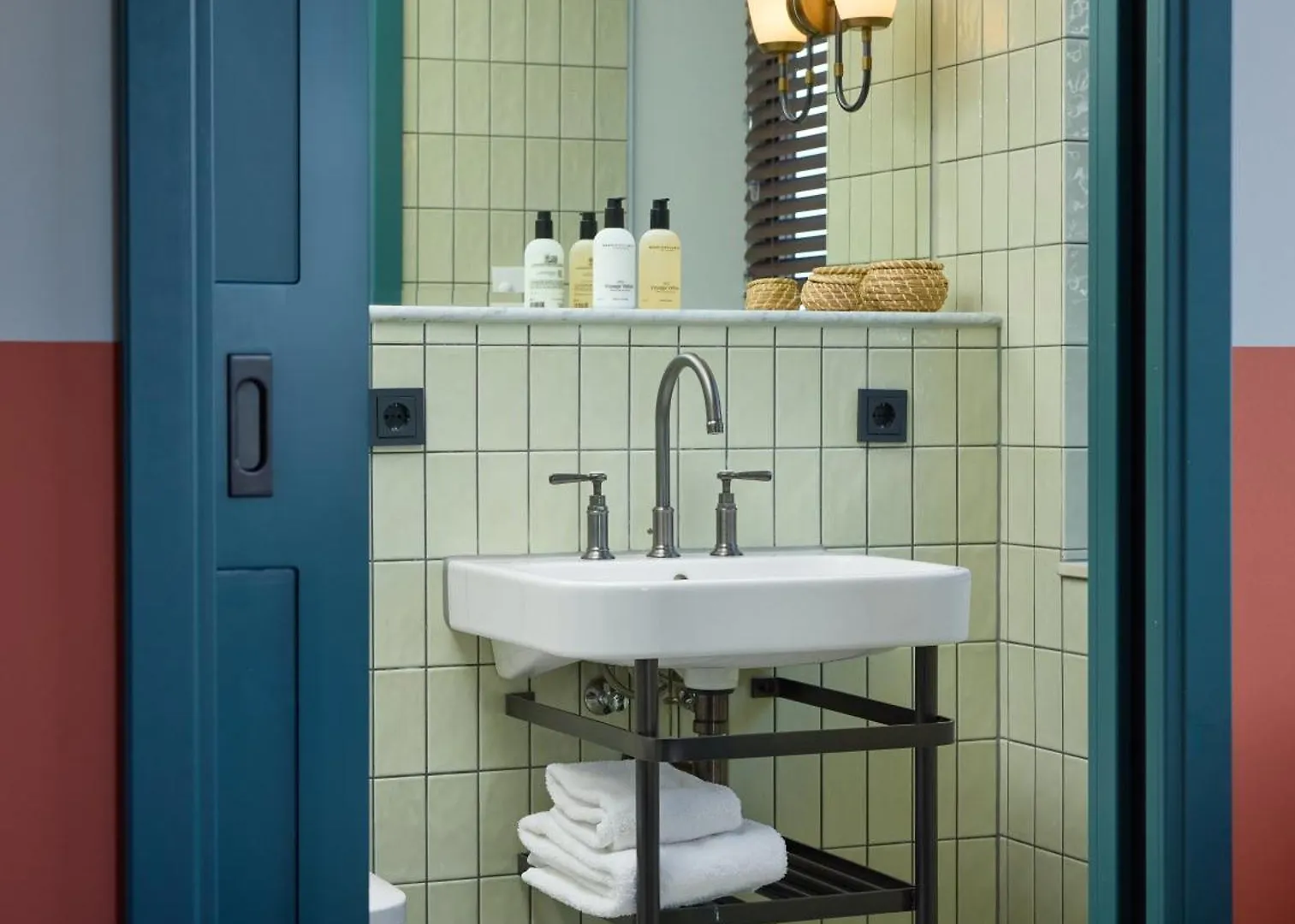 The July - Boat & Co Hotell Amsterdam