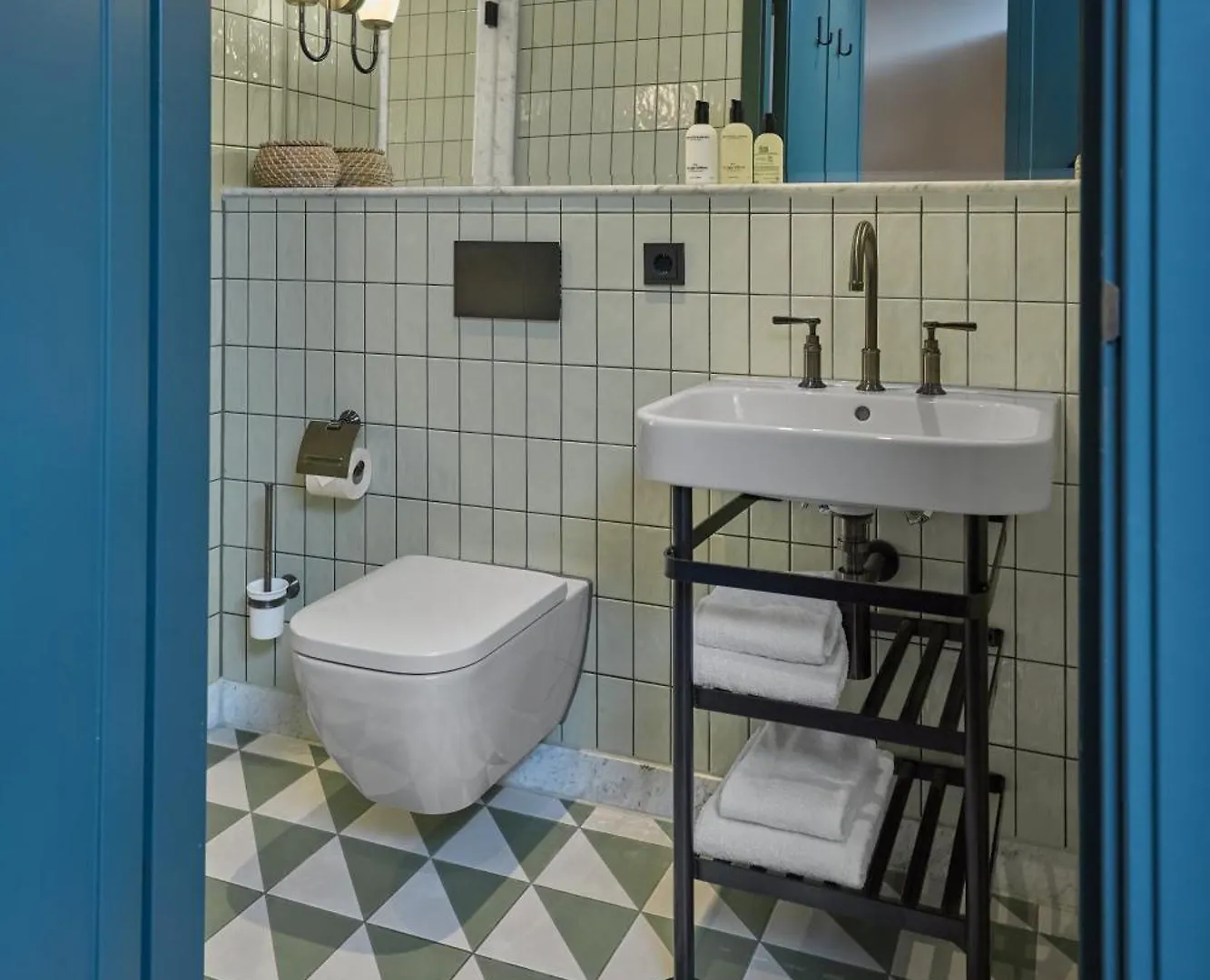 The July - Boat & Co Hotel Amsterdam